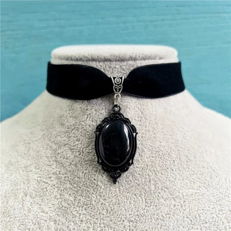 Vampire Cameo Velvet Choker