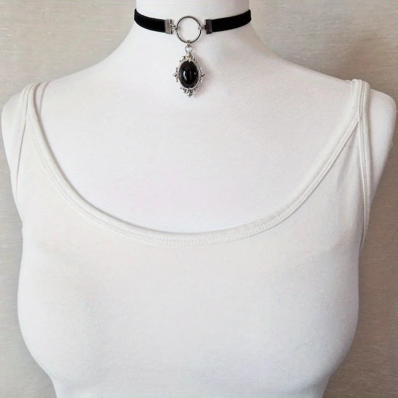 Vampire Cameo Velvet Choker