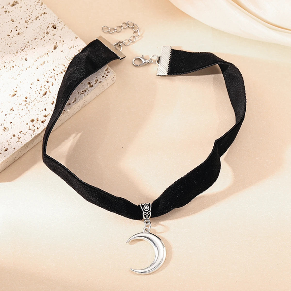Vampire Cameo Velvet Choker