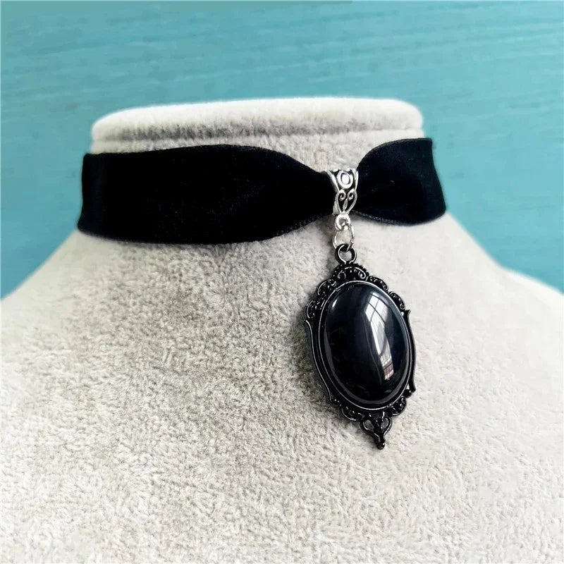 Vampire Cameo Velvet Choker